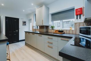 TOWNHOUSE HOUSE IDEAL CONTRACTORS in RUGBY - 8