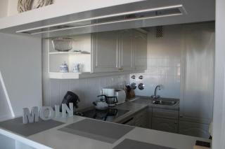 Zentral-gelegene-Ferienwohnung-direkt-am-Strand-mit-Balkon - 0