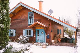 Malerisches Holzhaus "Coco" mit Kamin, Sauna und eigenem Garten - Kleinfischlingen - 0