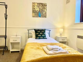 EasyRest Spalding - 4 Beds & Free Parking - Central & Modern Open Plan Apartment - Convenient Location - Spalding - 4