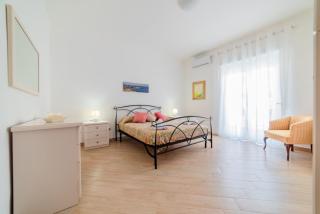 GuestHost - Archaeological Park Apartment - 8