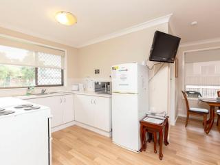 Jade Gardens Pet Friendly - Hawks Nest - 6