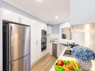 Kristie Court 3, 7 Weatherly Close with air con and close to the beach - 3