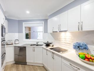 Kristie Court 3, 7 Weatherly Close with air con and close to the beach - 2