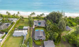 Gorgeous Renovated 1937 Plantation Style Beach House 50 Steps to the Center of the Beach home - 8