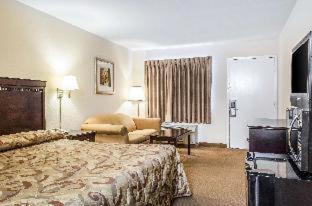 Rodeway Inn - 4
