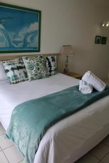 32 SEALODGE UMHLANGA Beachfront - 4