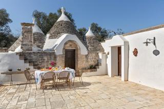 Trullo della Fontana di Sant'Anna - Max 9 guests, infinity swimming pool, 4 bedrooms, 3 bathrooms, wonderful garden - 9