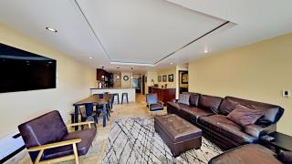 Gorgeous Remodeled 2BR 2BA Slopeside Location - 8