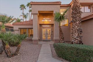Five Star Host Luxury Rental with Heated Pool and Pet Friendly - Phoenix - 3