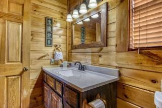 Buzzard Roost, Awesome Views, 1089 of FREE Attraction tickets for each paid day, Dollywood and More - Sevierville - 5