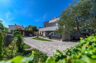 Apartments Maksim and Timon - Krk - 0
