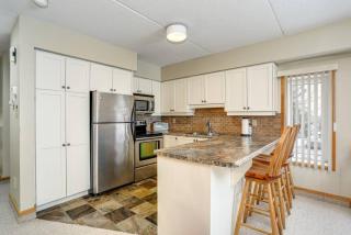 Ski In Out Mountainside Chalet 83001 - 9