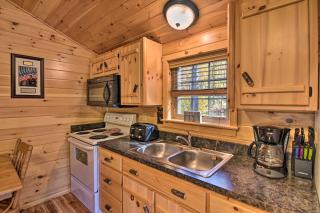 Cozy Anchors Away Cabin Hideaway with Fire Pit! - Parsons - 3