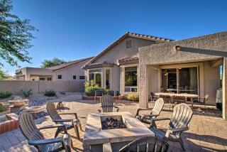 Modern Mesa Resort-Style Home with Fire Pit and Yard - Mesa - 0