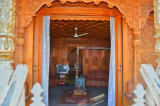 Houseboat Young Manhattan - Srinagar - 2
