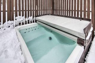 Modern Mountain Retreat with Deck and Hot Tub! - Chester Gap - 9