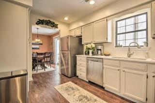Modern Mountain Retreat with Deck and Hot Tub! - Chester Gap - 1
