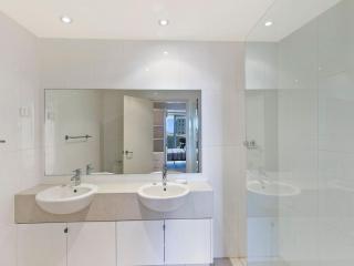 Coast Apartment 12 - The Entrance - 3