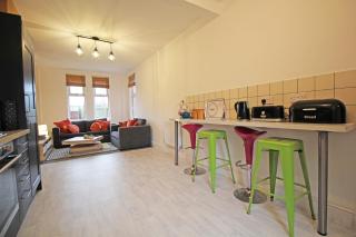 Large period Chester home right on the canal. - 2