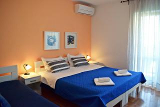Close to center, quiet, with parking - Hvar - 9