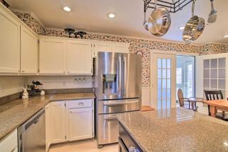 Grand Fredericksburg Retreat - Walk to Main St! - 5