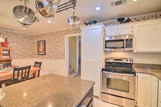 Grand Fredericksburg Retreat - Walk to Main St! - Fredericksburg - 4