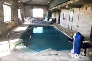 Super 8 by Wyndham Petoskey - Petoskey - 0