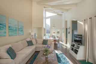 Knot-a-Care! Hot Tub!! Walk to Beach!! BBQ! Fast WiFi!! - Dillon Beach - 2