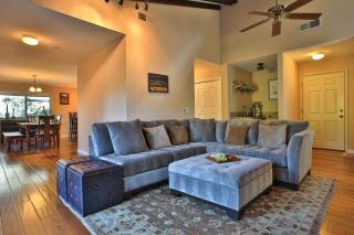 Lily Pad - Hot Tub! Private Dock! BBQ! Game Room! Walk to Town!! Fast WiFi!! Dog Friendly! - 4