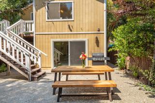 Happy Days! Downtown Guerneville! BBQ! Game Room!! Fast WiFi!! Dog Friendly! - Guerneville - 2