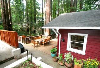 Little Red House! Redwoods! Hot Tub! BBQ! Fast WiFi!! Multiple Decks!! Near Golf Course!! Dog Friendly! - Guerneville - 7