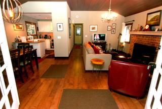 Little Red House! Redwoods! Hot Tub! BBQ! Fast WiFi!! Multiple Decks!! Near Golf Course!! Dog Friendly! - Guerneville - 5