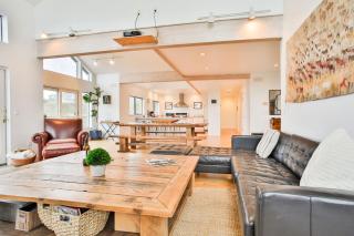 Northern Lights! Hot Tub!! Game Room!! Expansive and Spacious!! - Dillon Beach - 3
