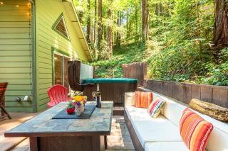 Vino Velo Retreat! Redwoods! Hot Tub!! Fire Table!! BBQ!! Game Room!! Fast WiFi!! Dog Friendly!! - Guerneville - 3