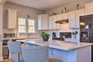 Family Home with Views about 5 Mi to Downtown Asheville! - Asheville - 2