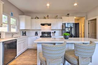 Family Home with Views about 5 Mi to Downtown Asheville! - Asheville - 1
