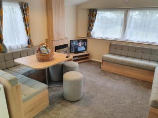 Cozy 3 bedroom Caravan, Sleeps 8, at Parkdean Newquay Holiday Park - Newquay - 0