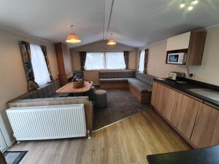 Cozy 3 bedroom Caravan, Sleeps 8, at Parkdean Newquay Holiday Park - Newquay - 1