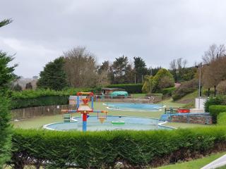 Cozy 3 bedroom Caravan, Sleeps 8, at Parkdean Newquay Holiday Park - Newquay - 7