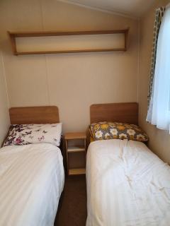 Cozy 3 bedroom Caravan, Sleeps 8, at Parkdean Newquay Holiday Park - Newquay - 2