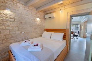 Lakka Stone House 0 - 4