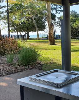 Villa Venezia Apt 3 - Spacious Hervey Bay beachfront apartment - 6