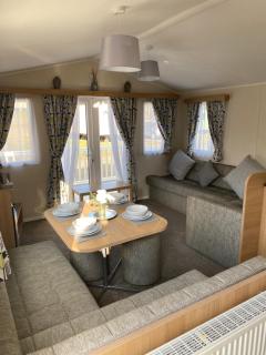 Dixons Den Hot Tub - 0