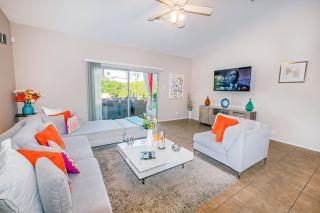 Swan House - Palm Springs - 2
