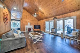 Cozy Retreat with Hot Tub, on Sleepy Hollow Lake! - Athens - 7