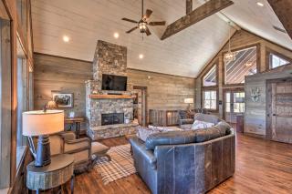Luxurious Mountain Getaway with Game Room and Hot Tub! - Mineral Bluff - 7