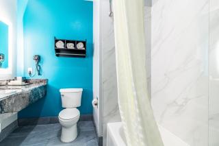 Americas Best Value Inn & Suites Kingwood IAH Airport - Kingwood - 1