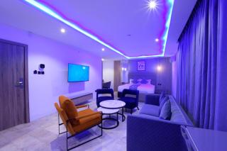 The Corniche Hotel - 4