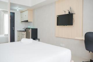 Gaudy Studio at Baileys Apartment by Travelio - Pondokcabe Hilir - 4